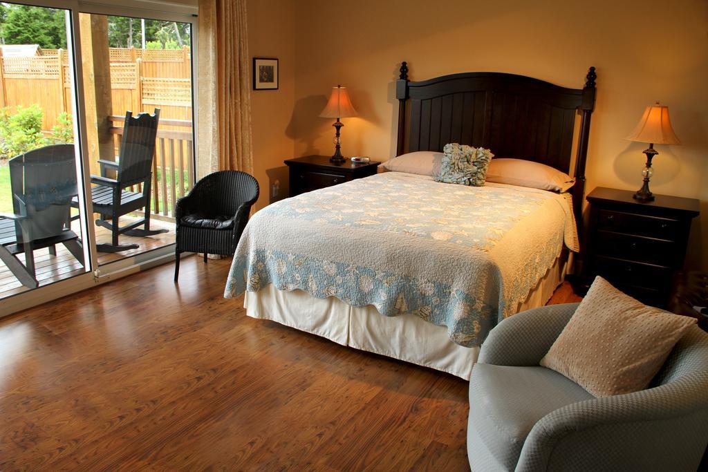 Ocean Mist Guesthouse Ucluelet Phòng bức ảnh